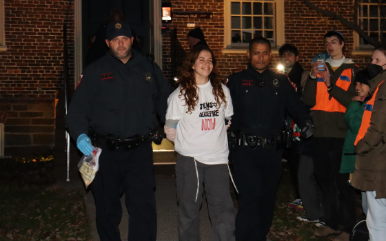 طالبة من طلاب براون الذين تم اعتقالهم  