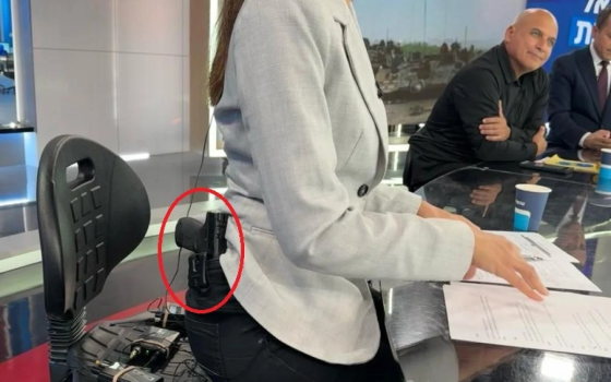 إعلامية مسلّحة في قناة من القنوات الإسرائيلية