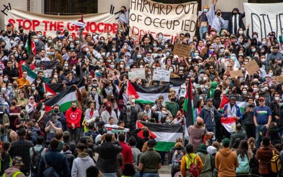 طلاب جامعة هارفارد في مظاهرة مناصرة لفلسطين