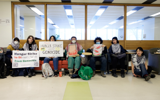 طلاب جامعة ماكجيل المضربين عن الطعام