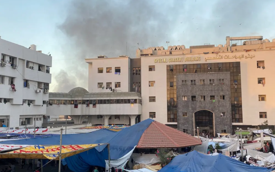 قصف واقتحام مستشفى الشفاء في قطاع غزة