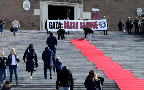 صورة احتجاج أمام كنيسة سانتا ماريا