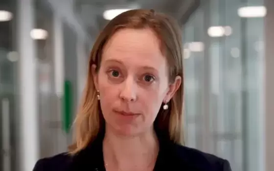 صورة المسؤولة الأمريكية أنيل شيلين