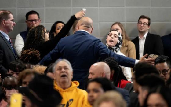 أنصار فلسطين يقاطعون خطاب جو بايدن