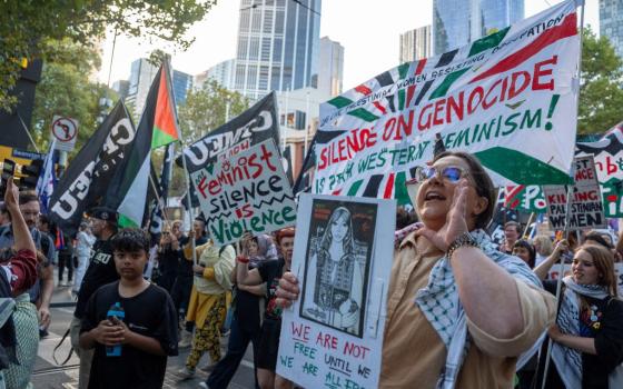 متظاهرات في ملبورن خلال مسيرة احتجاجية بمناسبة يوم المرأة العالمي