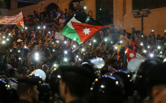 مظاهرات الشباب الأردني أمام سفارة العدو الإسرائيلي