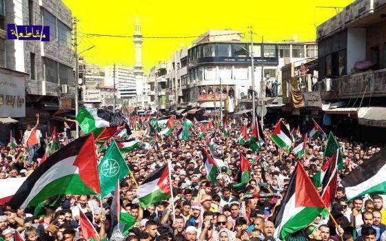 مظاهرة حاشدة داعمة لفلسطين في الأردن