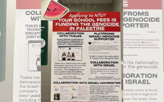 صورة للملصقات التي تم وضعها في مراحيض جامعة نانيانغ التكنولوجية (NTU)