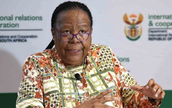 صورة وزيرة خارجية جنوب أفريقيا ناليدي باندور