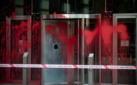 حركة فلسطين تهاجم مكاتب بنك نيويورك ميلون في لندن