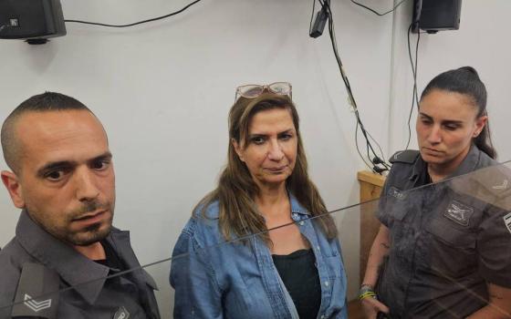  البروفيسورة نادرة شلهوب أثناء عرضها على المحكمة الإسرائيلية