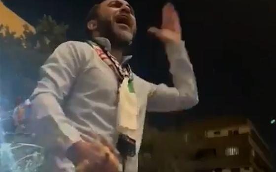 محمد عواد،  تم اعتقاله بعد انتهاء وقفة تضامنية على مدخل نقابة الصحفيين في القاهرة  