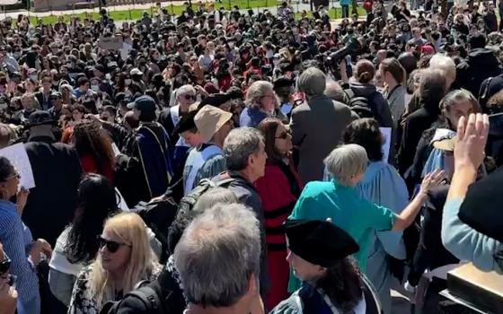 كولومبيا في سادس أيامها.. شعلة انتفاضة لا تهدأ.. و“جوجل” تواصل الانتقام من موظفيها الأبطال