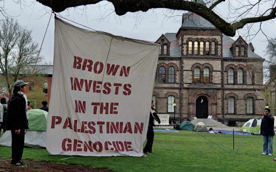 براون تنضم لموجة حراك الجامعات الطلابي