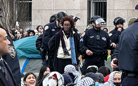 مشاركة ابنة إلهان عمر في احتجاج جامعة كولومبيا