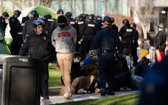 اعتقال طلاب نتيجة اعتصامهم في مخيمات التضامن