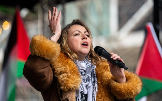 المغنية شارلوت تشيرش