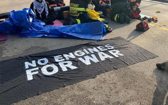 متظاهرون يغلقون مداخل مصنع برات آند ويتني في ميدلتاون