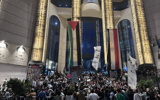 مظاهرة داعمة لغزة على سلم نقابة الصحفيين المصريين