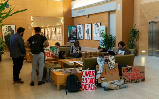 طلاب جامعة جنوب فلوريدا المضربين عن الطعام