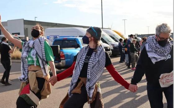 تعطيل عمليات الشحن في موقع شركة أمازون بمينيسوتا