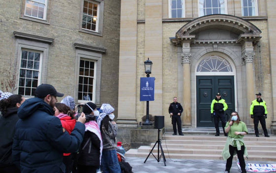 حصار مكتب رئيس جامعة تورنتو