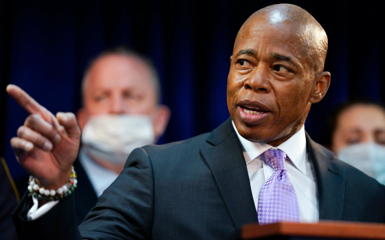 عُمدة نيويورك وقائد فض اعتصام جامعة كولومبيا