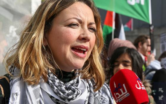 شارلوت تشيرش - مغنية ويلزية