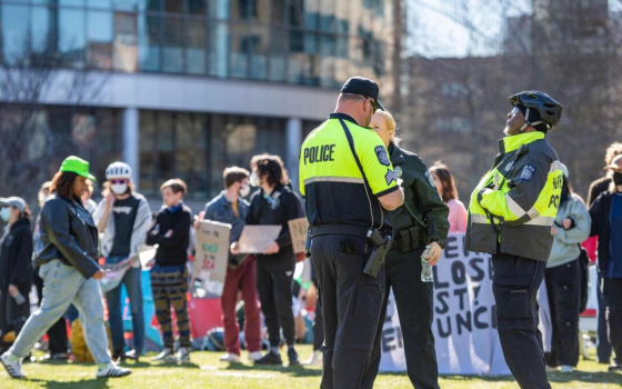 تواجد أمني في المخيمات التضامنية في الجامعات الأمريكية