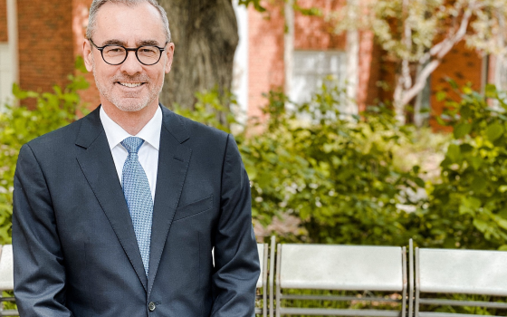 بيل فلاناغان - رئيس جامعة ألبرتا الكندية  