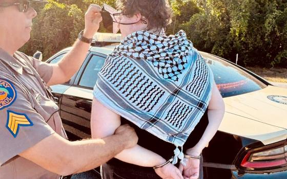 الشرطة الأمريكية تعتقل محتجين ضد الحرب قرب "عالم ديزني"