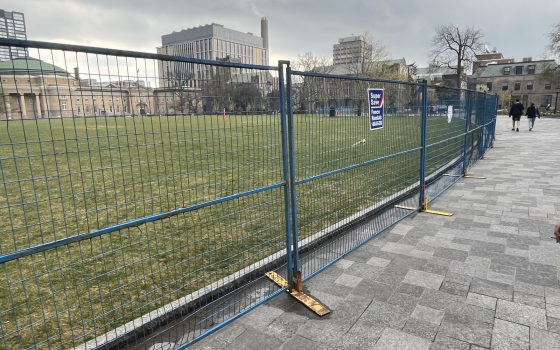 جامعة تورونتو تغلق الحرم الجامعي بالجدران الفولاذية  