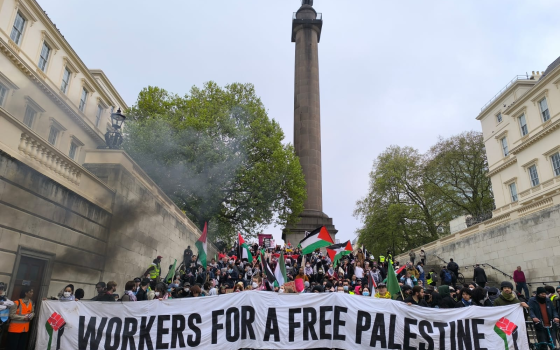 عمال بريطانيا يحاصرون وزارة التجارة