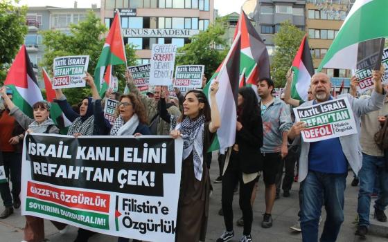 وقفة تطالب بإسقاط اتفاق توأمة بلدية كاديكوي مع تل أبيب