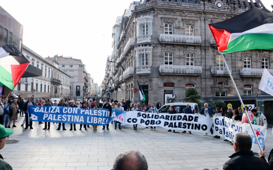 وقفة تضامنية مع فلسطين في مدينة فيغو الإسبانية