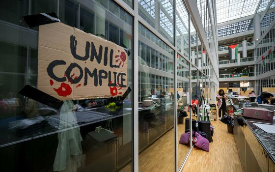 الحراك يمتد.. طلاب جامعة لوزان يسيطرون على أحد المباني