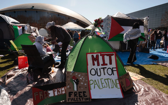 مع فشل المفاوضات.. طلاب معهد ماساتشوستس يمدّدون معسكرات الاحتجاج