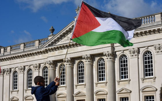 رفع علم فلسطين