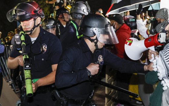 دعموا الطلاب المحتجين.. وزيرة التعليم الألمانية مصدومة من 100 محاضر جامعي