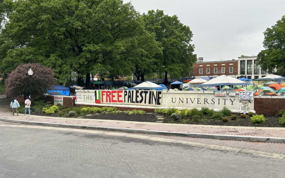 في أسبوعهم الثاني.. طلاب جامعة جونز هوبكنز يعلقون مطالبهم داخل الحرم