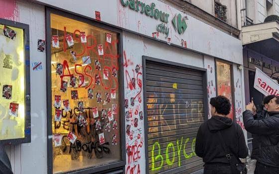 متجر الإبادة.. أنصار فلسطين يستهدفون "كارفور" في العاصمة باريس