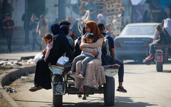 نزوح عائلة في غزة