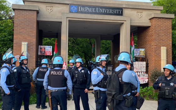 الشرطة الأمريكية تفض اعتصامًا داعمًا لغزة بجامعة ديبول