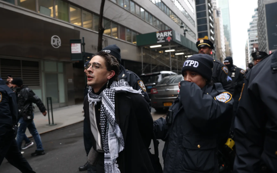 اعتقال ناشط خلال مظاهرة داعمة لفلسطين