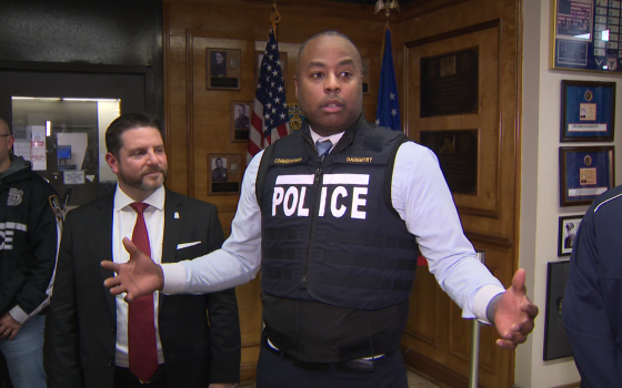 “مشهد مذهل ولحظة فخر”.. نائب قائد شرطة نيويورك يحتفي بقمع الحراك الطلابي