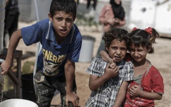 أطفال من غزة بين مخيمات النازحين  