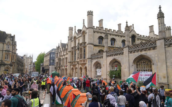 مخيم طلابي تضامني