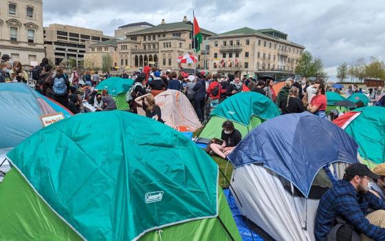 مخيم طلابي تضامني