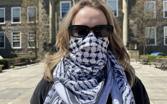 فتاة داعمة لفلسطين