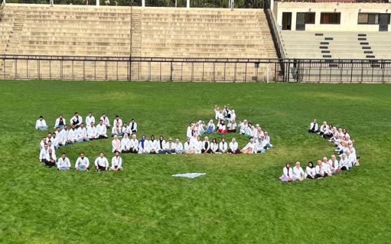 طلبة كلية الصيدلة في جامعة الزيتونة